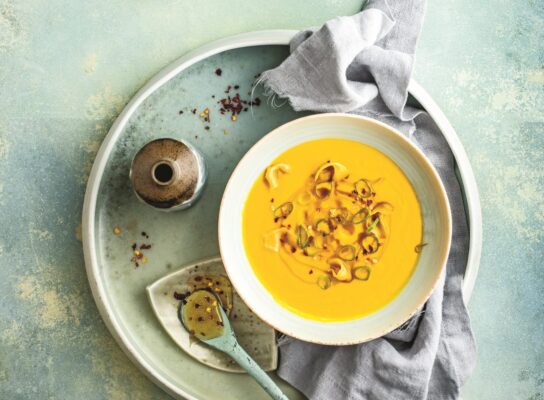 Sültsárgarépa-leves savanyított gyömbérrel