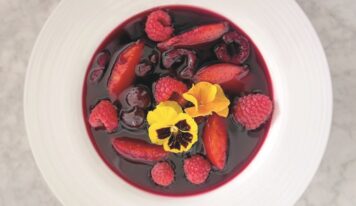 Feketeribizli és cseresznye gyümölcsleves
