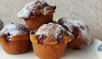 Kétszínű meggyes muffin