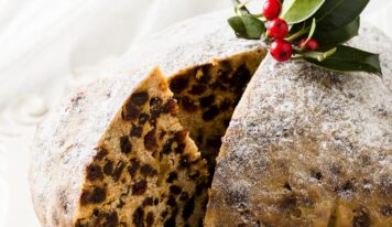 Asztalt gyümölcsös karácsonyi „puding”