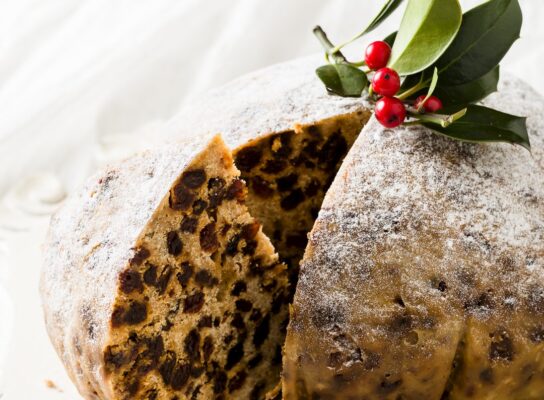 Asztalt gyümölcsös karácsonyi „puding”