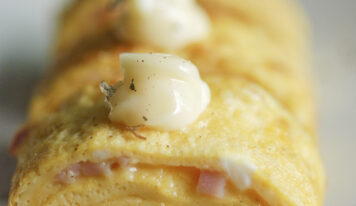 Sajtos, sonkás omlett tekercs