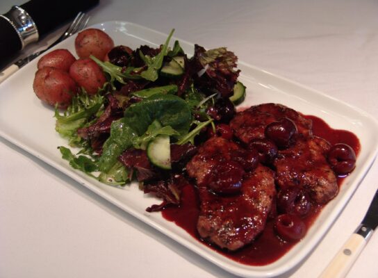 Sült marhahús meggymártással