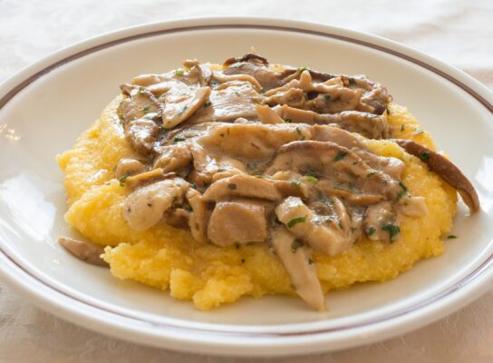 Tejszínes gomba puliszkával