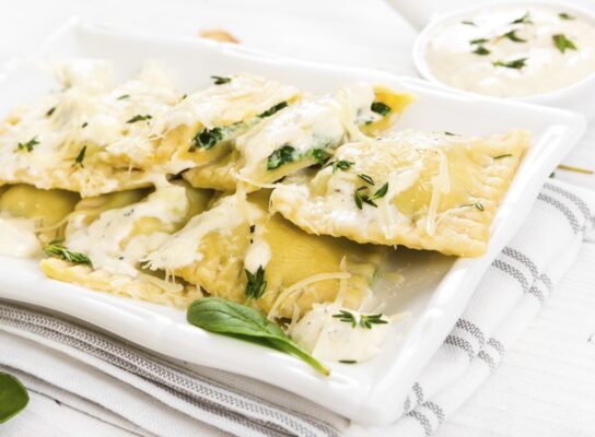 Sajtos-sonkás ravioli