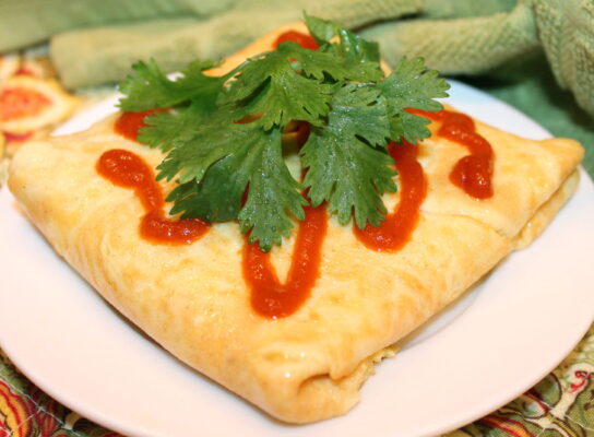 Sajttal és sonkával töltött palacsinta