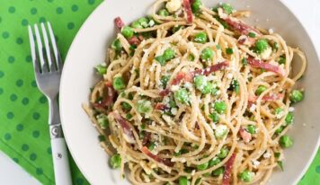 Zöldborsós hamis carbonara szalonnával