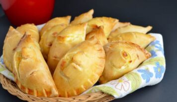Húsos-sajtos empanada