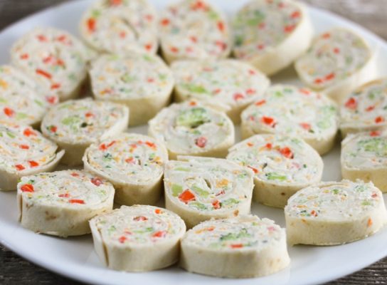 Sajtos-zöldséges tortilla tekercsek